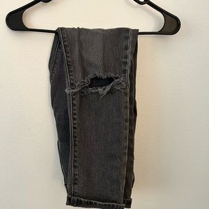 Dark wash Levi’s 501 ripped jeans size 25